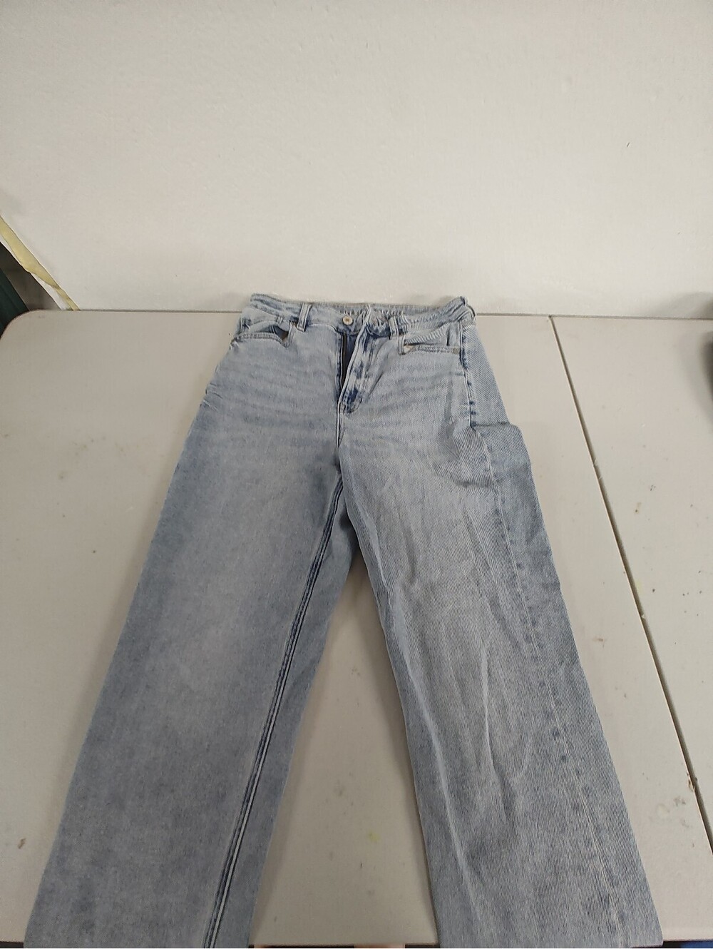 American Eagle Women's Stretch High Rise Mom Jeans Light Acid Wash Size 8 Short